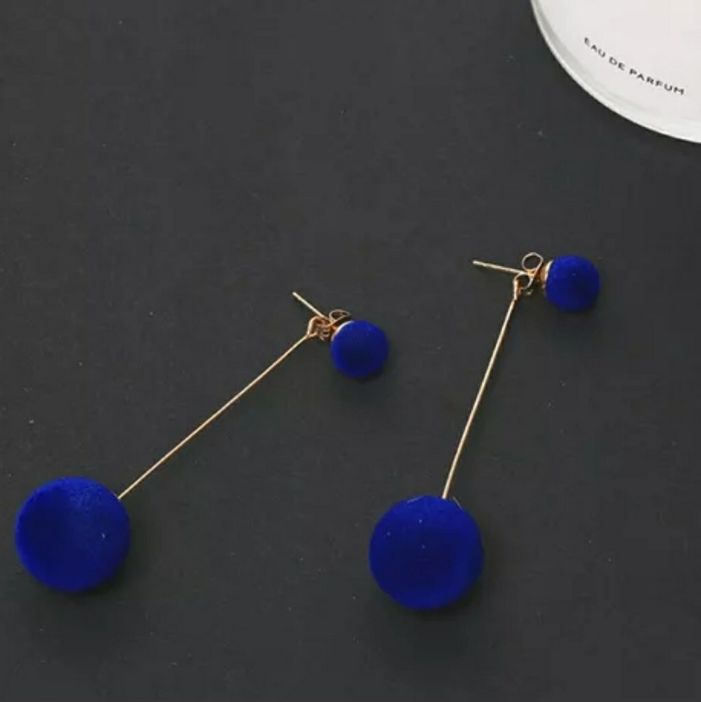 🦋Brand New*Plush Ball Drop Earrings* - Picture 4 of 4